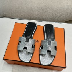 Hermes Slippers High Quality
Women 35-41
Men 39-45