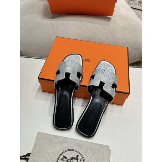 Hermes Slippers High Quality
Women 35-41
Men 39-45