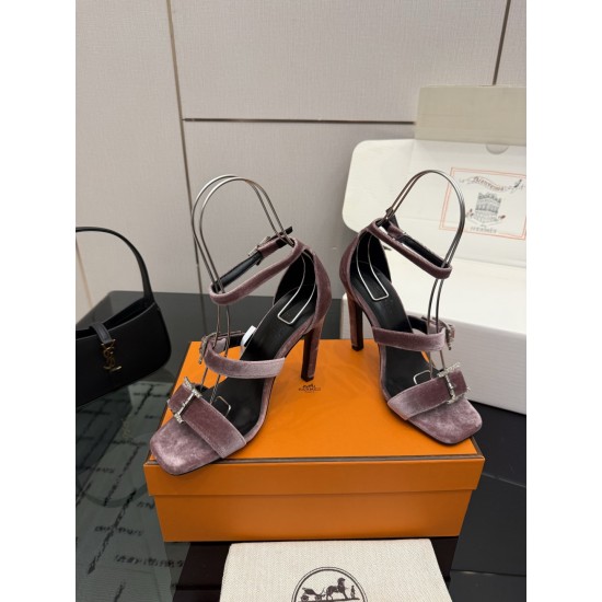 Hermès Fashion Shoes Best Quality
Women 35-41
Men 39-44