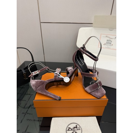 Hermès Fashion Shoes Best Quality
Women 35-41
Men 39-44