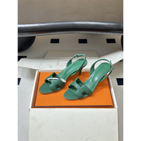 Hermès Fashion Shoes Best Quality
Women 35-41
Men 39-44