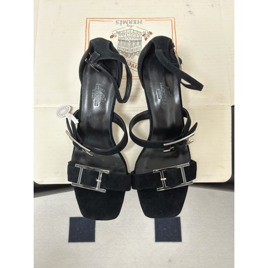 Hermès Fashion Shoes Best Quality
Women 35-41
Men 39-44