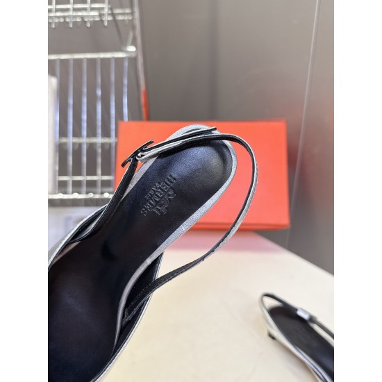 Hermès Fashion Shoes Best Quality
Women 35-41
Men 39-44
