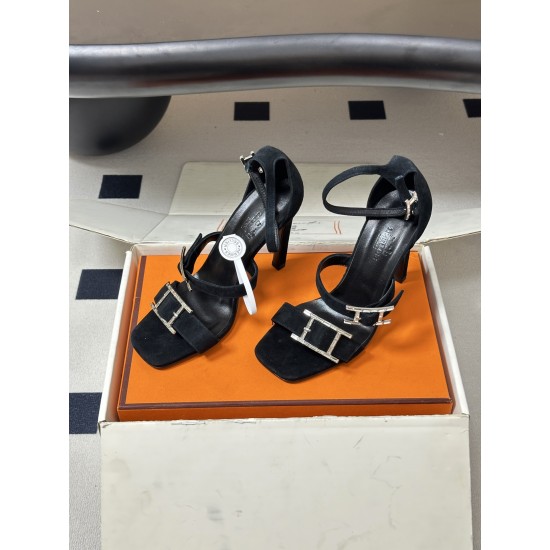 Hermès Fashion Shoes Best Quality
Women 35-41
Men 39-44