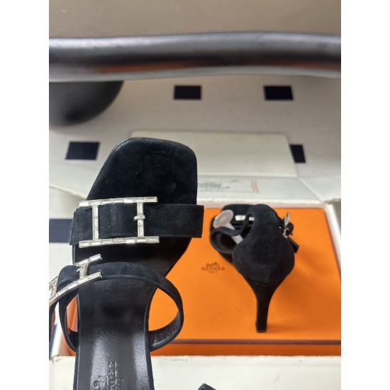 Hermès Fashion Shoes Best Quality
Women 35-41
Men 39-44