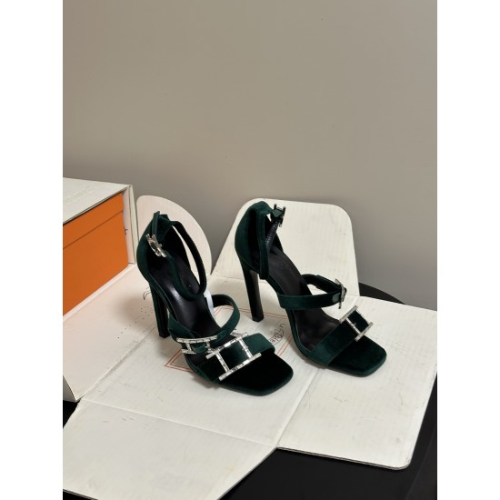 Hermès Fashion Shoes Best Quality
Women 35-41
Men 39-44