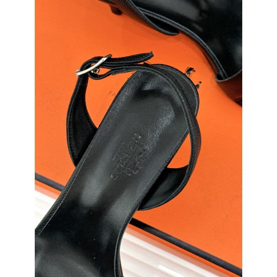 Hermès Fashion Shoes Best Quality
Women 35-41
Men 39-44