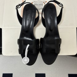 Hermès Fashion Shoes Best Quality
Women 35-41
Men 39-44