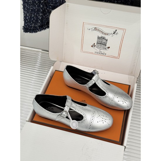 Hermès Fashion Shoes Best Quality
Women 35-41
Men 39-44