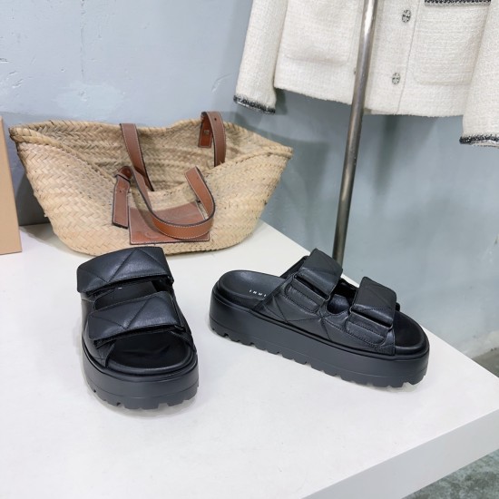 Inuikii Slippers Collection
Women 35-40
