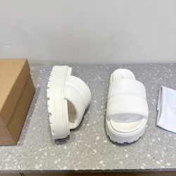 Inuikii Slippers Collection
Women 35-40
