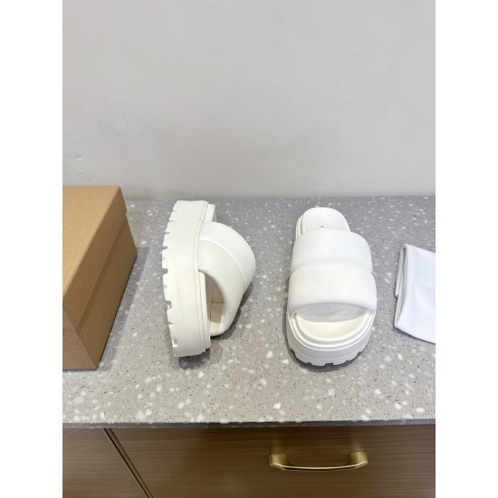 Inuikii Slippers Collection
Women 35-40
