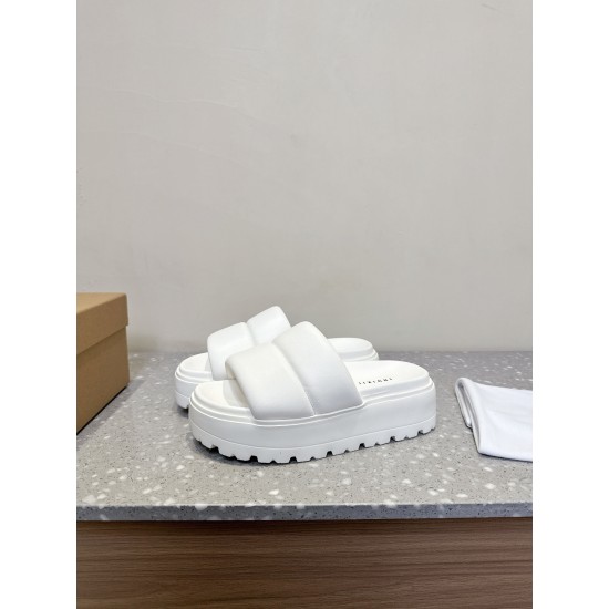 Inuikii Slippers Collection
Women 35-40
