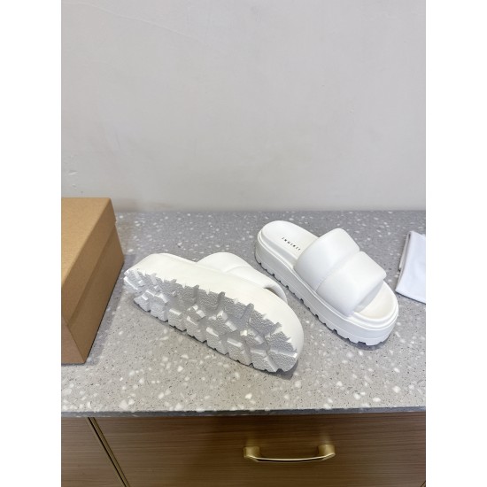 Inuikii Slippers Collection
Women 35-40
