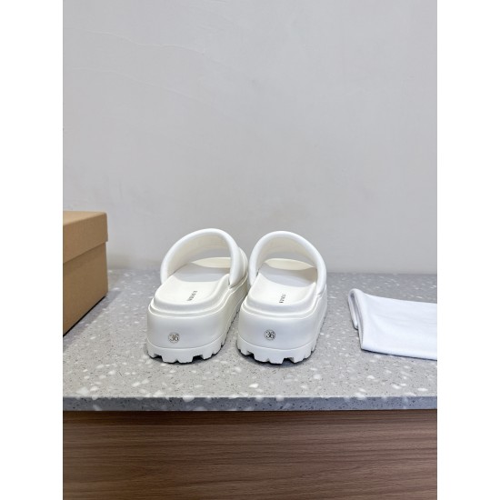 Inuikii Slippers Collection
Women 35-40
