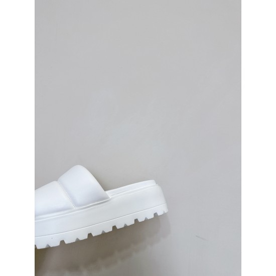 Inuikii Slippers Collection
Women 35-40
