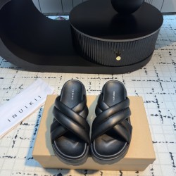 Inuikii Slippers Collection
Women 35-40
