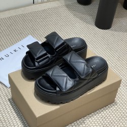 Inuikii Slippers Collection
Women 35-40
