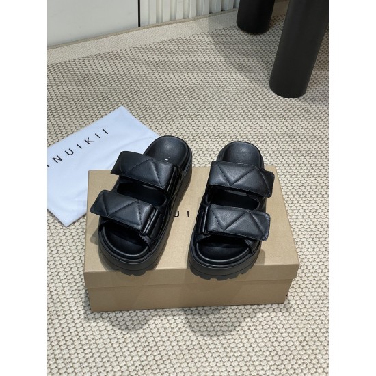 Inuikii Slippers Collection
Women 35-40
