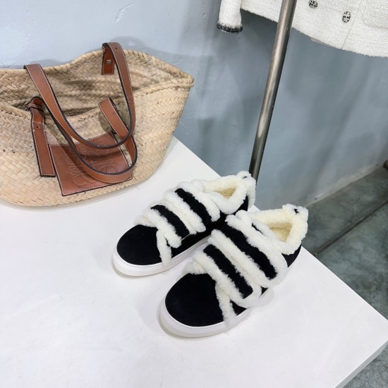 Inuikii Slippers Collection
Women 35-40
