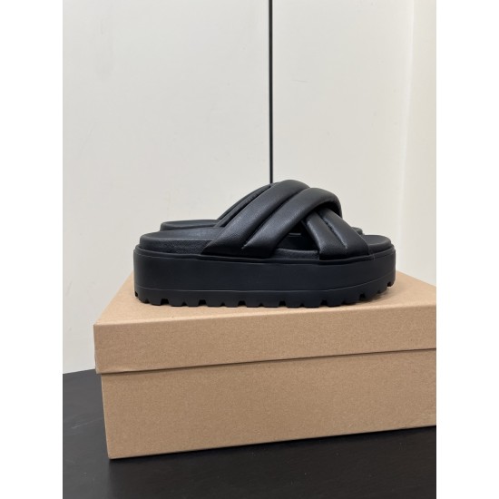 Inuikii Slippers Collection
Women 35-40
