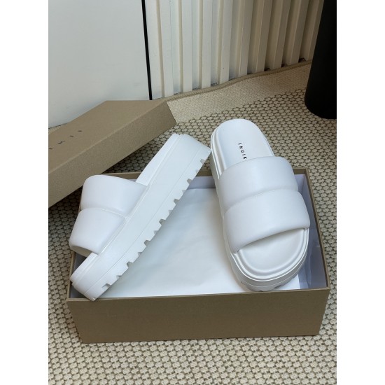 Inuikii Slippers Collection
Women 35-40
