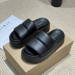 Inuikii Slippers Collection
Women 35-40
