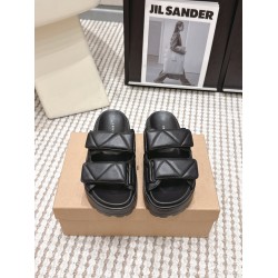 Inuikii Slippers Collection
Women 35-40
