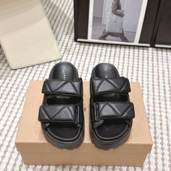 Inuikii Slippers Collection
Women 35-40
