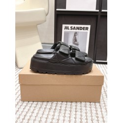 Inuikii Slippers Collection
Women 35-40
