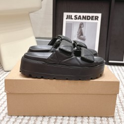 Inuikii Slippers Collection
Women 35-40
