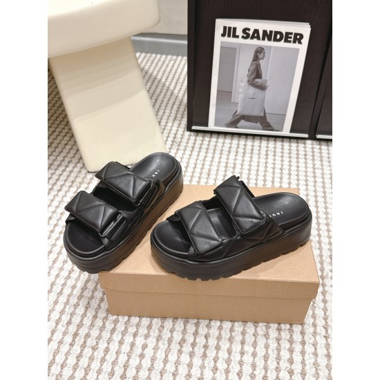 Inuikii Slippers Collection
Women 35-40
