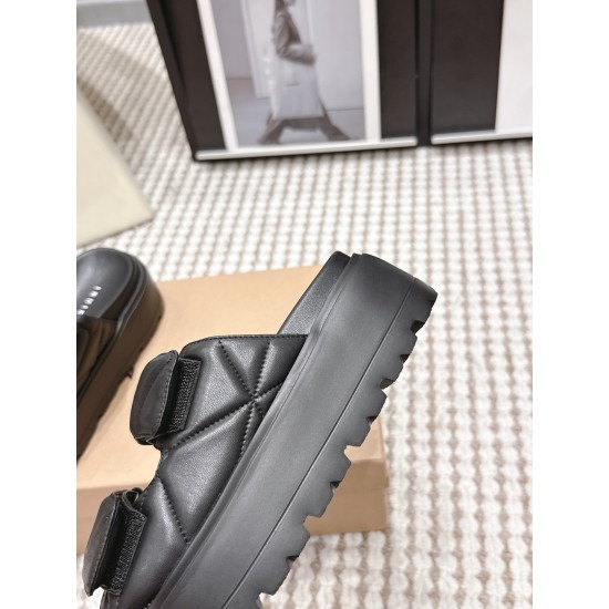 Inuikii Slippers Collection
Women 35-40

