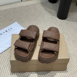 Inuikii Slippers Collection
Women 35-40
