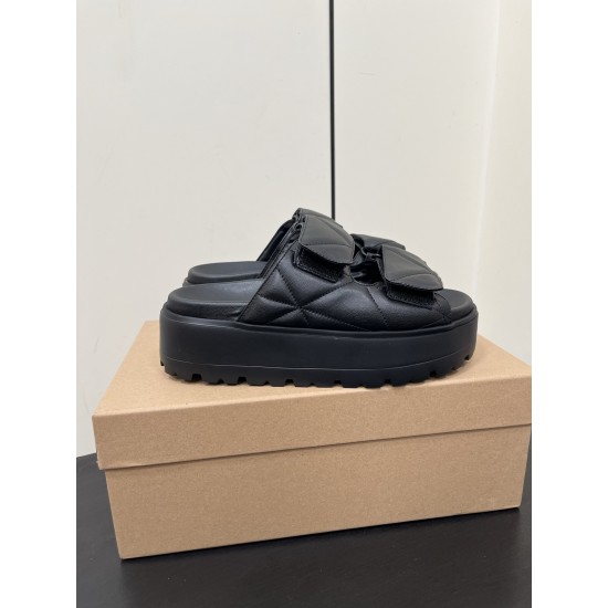 Inuikii Slippers Collection
Women 35-40
