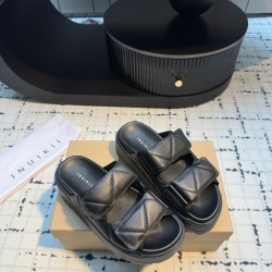 Inuikii Slippers Collection
Women 35-40
