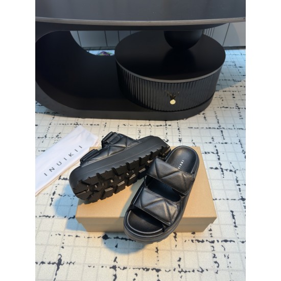 Inuikii Slippers Collection
Women 35-40

