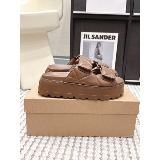 Inuikii Slippers Collection
Women 35-40
