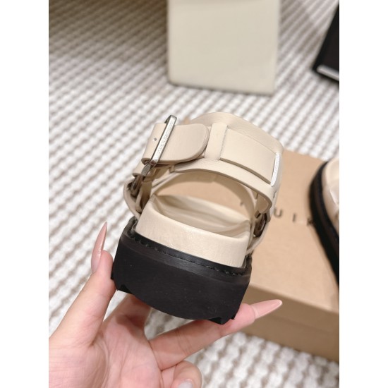 Inuikii Slippers Collection
Women 35-40
