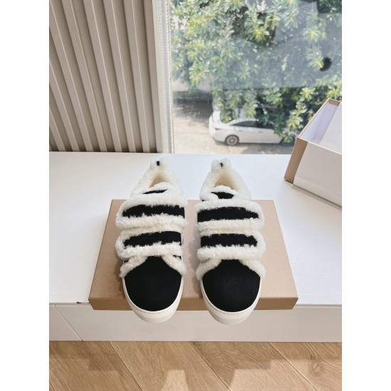 Inuikii Slippers Collection
Women 35-40

