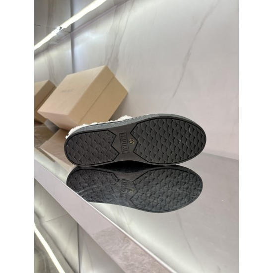 Inuikii Slippers Collection
Women 35-40
