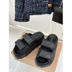 Inuikii Slippers Collection
Women 35-40
