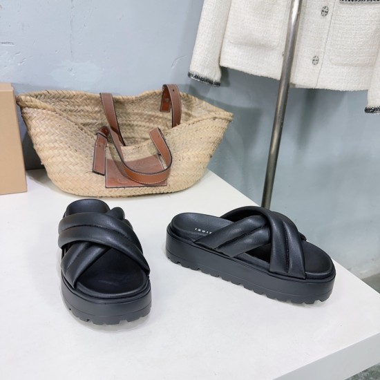 Inuikii Slippers Collection
Women 35-40
