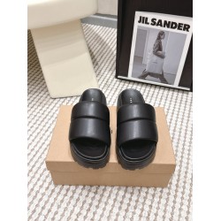 Inuikii Slippers Collection
Women 35-40
