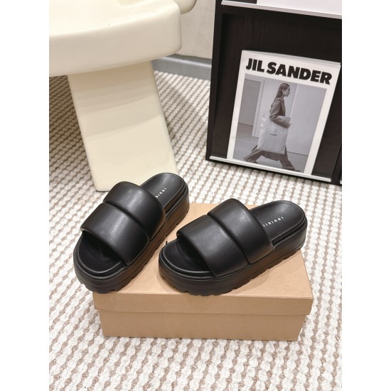 Inuikii Slippers Collection
Women 35-40
