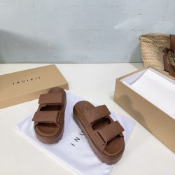 Inuikii Slippers Collection
Women 35-40
