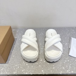 Inuikii Slippers Collection
Women 35-40
