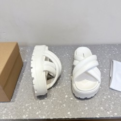 Inuikii Slippers Collection
Women 35-40
