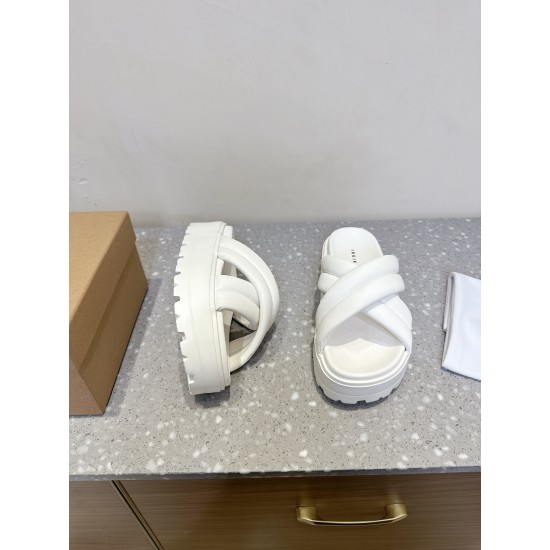 Inuikii Slippers Collection
Women 35-40
