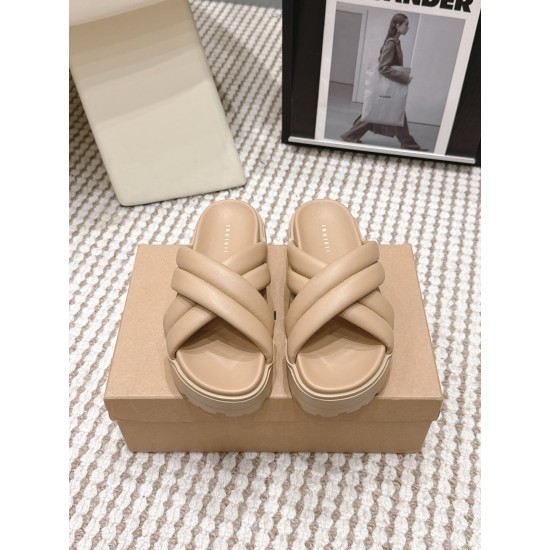 Inuikii Slippers Collection
Women 35-40
